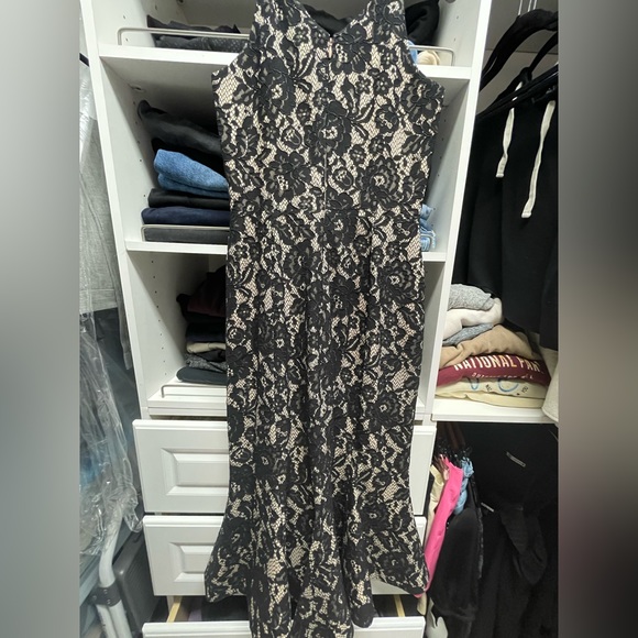 Dress the Population Lace Midi Dress - Picture 5 of 5